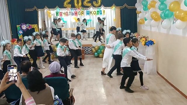 Вальс "Первый учитель" на выпускной 4 класс смотреть онлайн