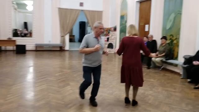 241110 Танцы песни частушки Жители Орла поют танцуют под