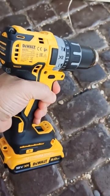 Аккумуляторная дрель-шуруповерт DEWALT DCD 791 D2 смотреть онлайн