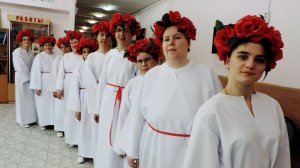 Коллектив ГБУ Социального дома "Чертаново" г. Москвы. Танец "Плывет веночек".