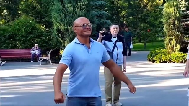 ЖАРКИЙ ИЮНЬ НАМ ВОЗВРАЩАЕТ РАДОСТЬ УШЕДШИХ ДНЕЙ #dance #kh смотреть онлайн