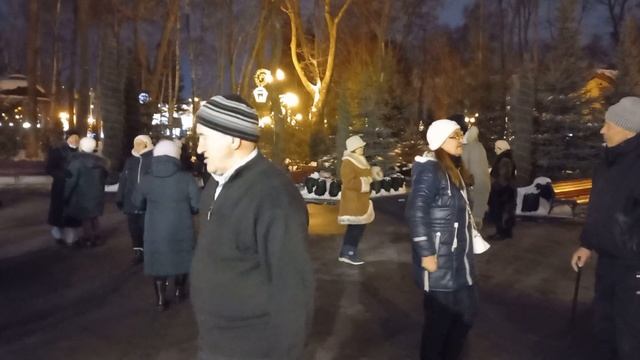 Харьков,танцы в парке,"Я не жалею..."