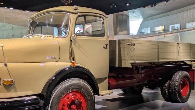 Музей Мерседес Штутгарт Mercedes-Museum Stuttgart #mercedes #мерседес смотреть онлайн