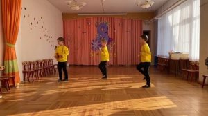 Танец мальчиков с балалайками в детском саду ￼