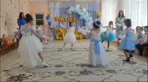 «Танец с голубями» на Выпускной