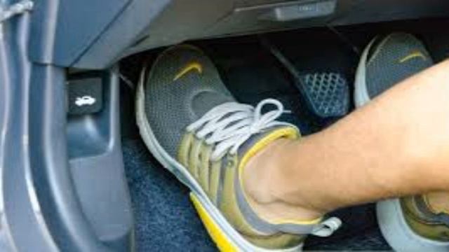 НИКОГДА не нажимай СЦЕПЛЕНИЕ + ТОРМОЗ!!! Как правильно ? смотреть онлайн