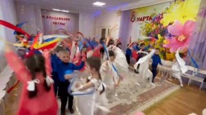 Веселый танец  ,,Салют для мамы,,