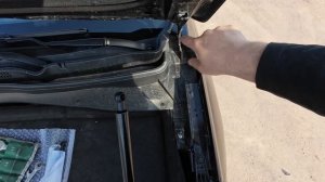 Обзор и установка газовых упоров капота Москвич 3: зам?