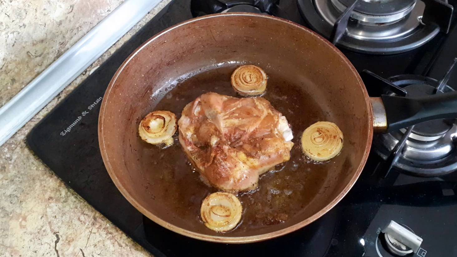 Как пожарить куриное бедро на сковороде что бы было вкусно? смотреть онлайн