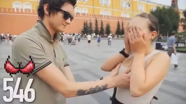 Приколы с девушками на улицах города смотреть онлайн