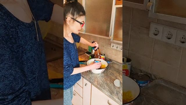 Салат с тунцом и молодой капустой смотреть онлайн