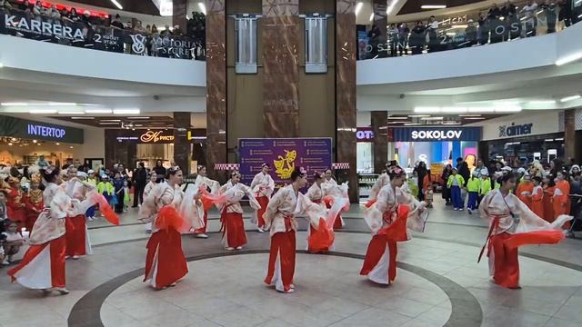 Китайский танец, Достык молл