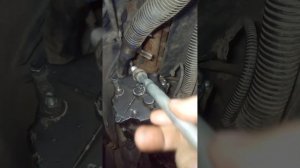 камаз 5350 снимаем стартер. говно болт