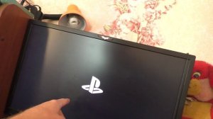 Почему при переключении монитора на другой видео вход происходит розовый экран?