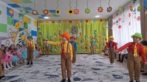 Утренник 8марта.Танец Жентелмен танцуй как Петя.Муз ру