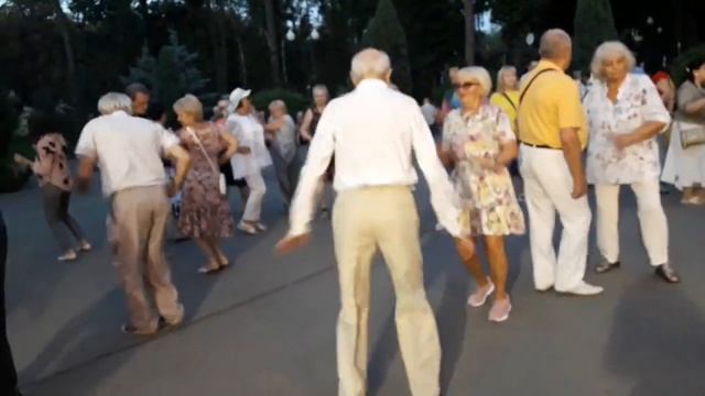 Люби меня!!!Танцы в парке Горького!!!Харьков 2021