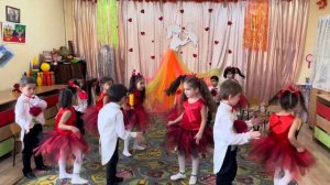 Танец «Хвостики как бабочки» в детском саду