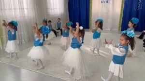 Әл-қиса күйіне Қазақ би 😍 Балабақша. Танец девочек де?
