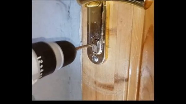 Как открыть замок без ключа - высверливаем личинку, се?