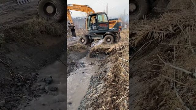 Саторовхо зиёда аз 1500 метр канали обнуширо тоза карда? смотреть онлайн