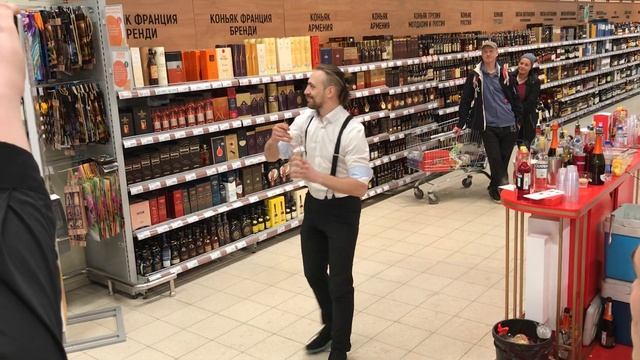 Флейринг шоу Campari в гипермаркете Глобус. смотреть онлайн