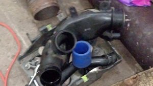 Mazda CX7 чистим сапун переднего редуктора, давит масло из уплотнений трансмиссии.