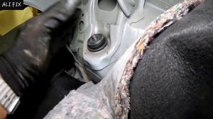 замена заднего амортизатора ... toyota corolla sedan Yeni (крутящи?