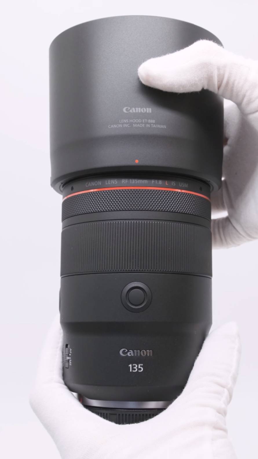 Canon RF 135mm f/1.8L IS USM в упаковке