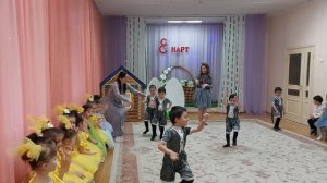 Веселый танец  котят и мамы  кошки во второй младшей гр