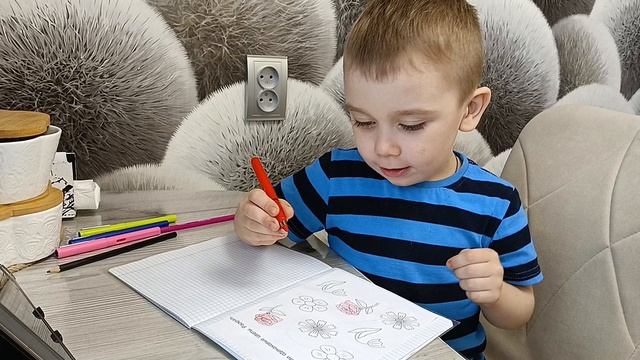 Артём уже немного знает название цветов 💐 смотреть онлайн