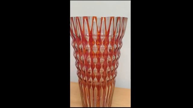 большая ваза с накладным красным стеклом