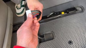 Как снять сидения второго и третьего ряда в Киа Карнив