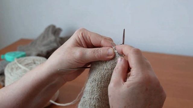 Вяжем носки спицами (мысок носка) смотреть онлайн