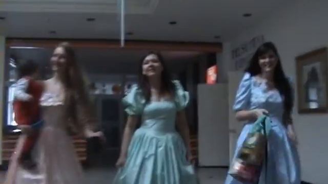 Cinderella Vs Aurora Vs Tiana,  Принцессы Диснея, на празднике, Золушка,Аврора, Тиана