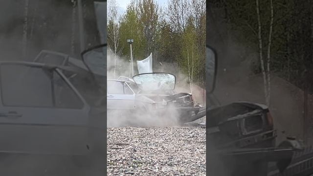 🚘Что будет, если сбросить машину с 40 метров? смотреть онлайн