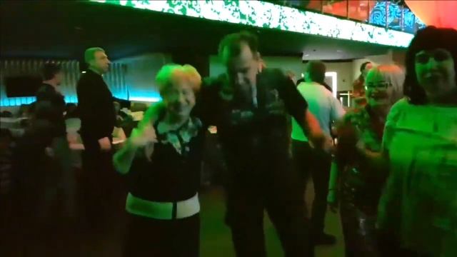 А БЕЛАЯ ЗИМА НАЧАЛАСЬ ВНЕЗАПНО!!!!ХАРЬКОВ ТАНЦЫ НА РЕТР смотреть онлайн
