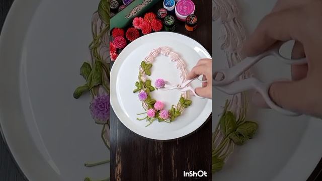 Учу создавать композиции из кремовых цветов.