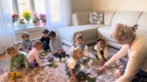 Как весело качается цветок