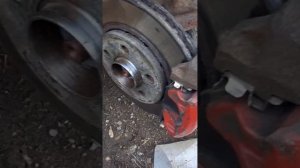 Как правильно заменить тормозные диски Volkswagen polo