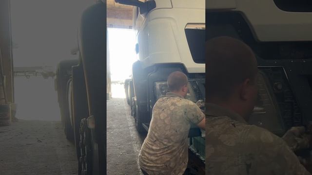 MAN TGS TGX как снять бампер смотреть онлайн