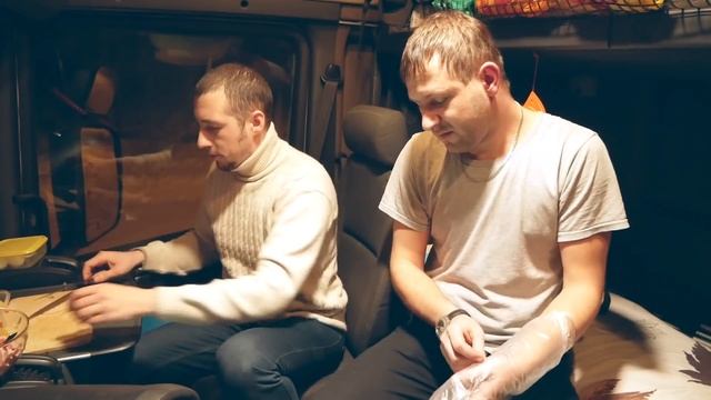 Новый год ДАЛЬНОБОЙЩИКА: готовим ОЛИВЬЕ с ИКРОЙ