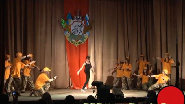 Танцуют девченки)