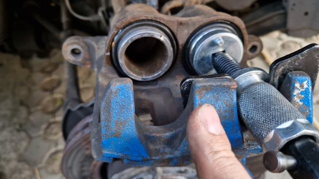 Струбцина для суппорта