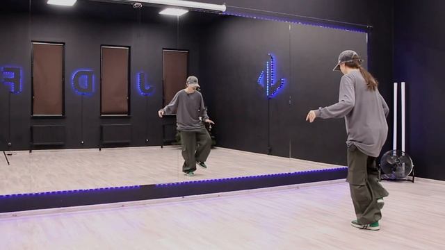 Stray Kids - Walkin On Water | Dance Tutorial | Русский Туториал смотреть онлайн