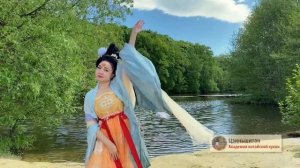 Китайский танец | китаянка танцует традиционный китай