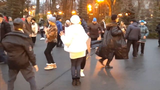 И НЕ БЫВАЕТ СЛИШКОМ ПОЗДНО ДЛЯ ЛЮБВИ