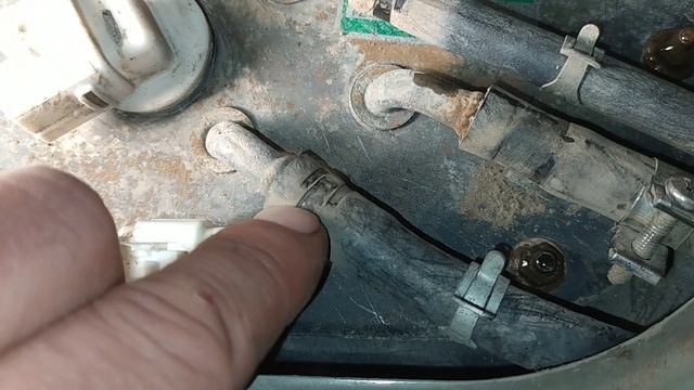 Замена бензонасоса Subaru Outback 2.5 1998 смотреть онлайн