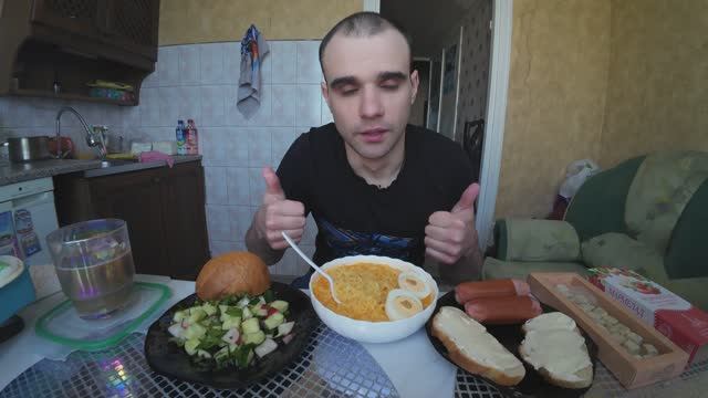 МУКБАНГ РАМЕН КОРЕЙСКАЯ ЛАПША / САРДЕЛЬКИ / БУТЕРБРОДЫ / САЛАТ / EATING MUKBANG ASMR АСМР смотреть онлайн