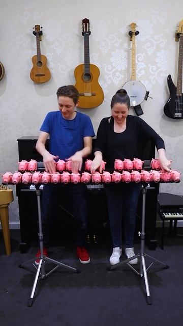 Cantina Band играет на пианино Pig🐷 смотреть онлайн