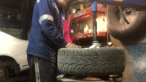 Сезонная смена шин 225/50R17 на Volkswagen Passat